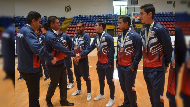 Entregan reconocimientos a deportistas nicolaitas que participaron en Universiada Nacional - Foto 0 