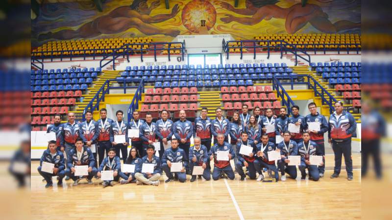 Entregan reconocimientos a deportistas nicolaitas que participaron en Universiada Nacional - Foto 1 