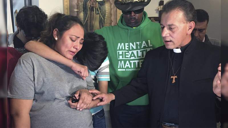 Mexicana embarazada se refugia en iglesia de Chicago para no ser deportada 