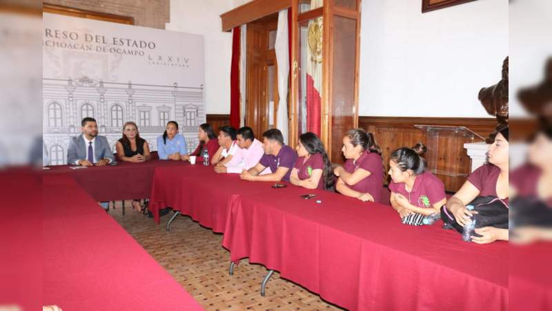 Recibe Octavio Ocampo a estudiantes del ITSH en el Congreso - Foto 1 