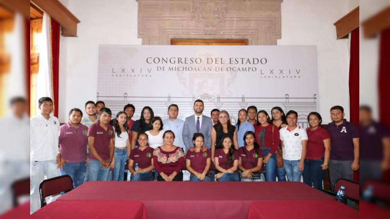 Recibe Octavio Ocampo a estudiantes del ITSH en el Congreso - Foto 3 