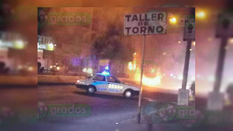 Choque e incendio en Celaya dejan un muerto y tres heridos - Foto 0 