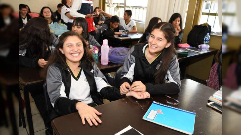 Estudiantes morelianos muestran solidaridad con la Cruz Roja Mexicana - Foto 1 