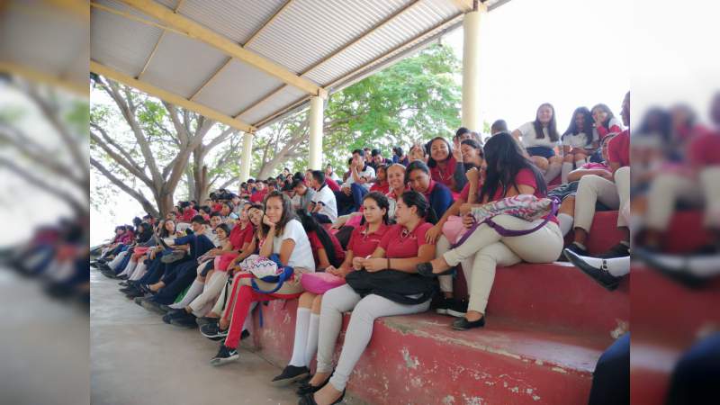 Más de 400 jóvenes de la Tierra Caliente, se suman a "Rutas de la Juventud" - Foto 0 