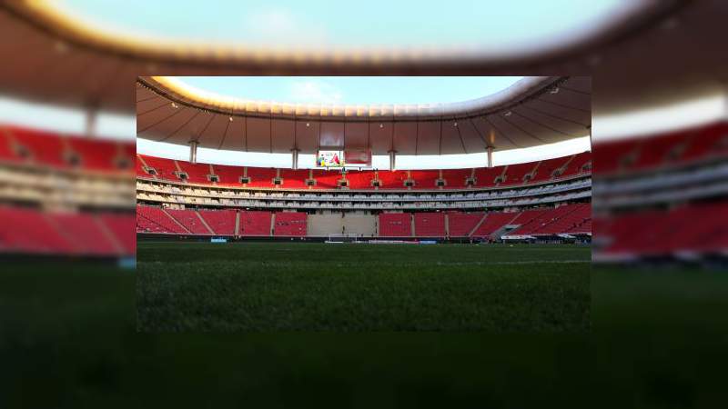 Chivas regalará pedazos de césped a sus aficionados 