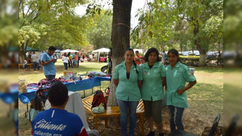 Aplica Ijumich vacunas antirrábicas gratuitas a mascotas, en Festival de Adopción   - Foto 1 