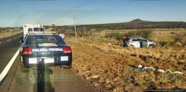 Volcadura en autopista de Occidente deja una mujer muerta y dos lesionadas 