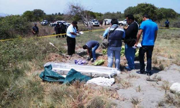 Hallan cadáver de octogenario enterrado en una playa en La Unión, Guerrero - Foto 0 