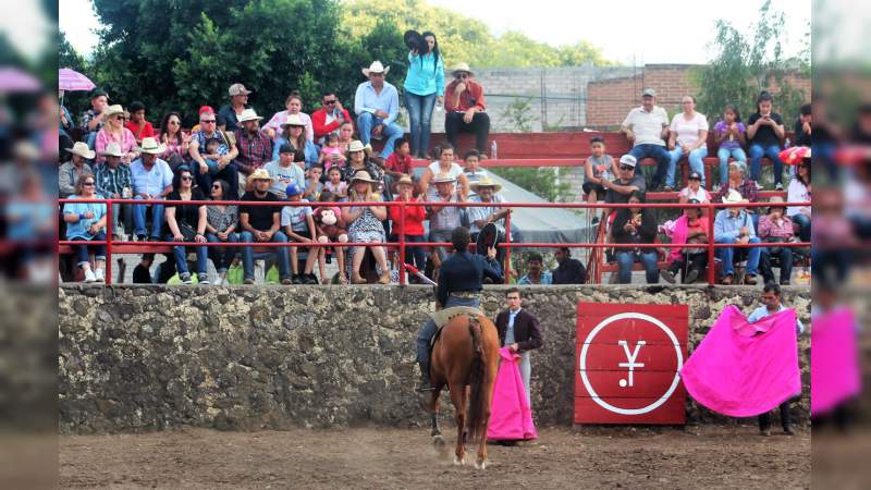 Ana Vizcaíno Tapia es pionera del jueceo femenino de la fiesta brava en México - Foto 0 