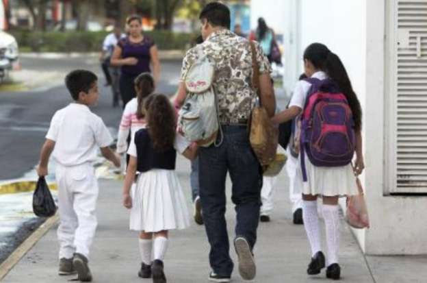 25 millones de alumnos regresan este jueves a clases 