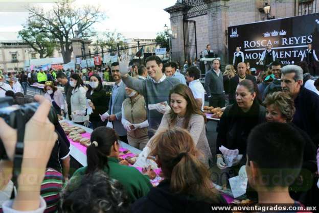 Miles de morelianos disfrutan de la Monumental Rosca de Reyes - Foto 5 