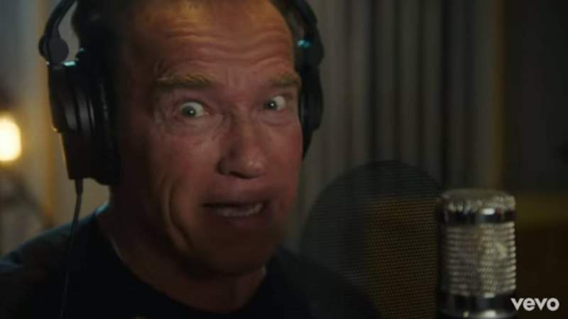 Arnold Schwarzenegger debuta como rapero 