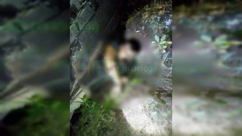 Cae un auto a canal de aguas negras en Chucándiro; muere un hombre 