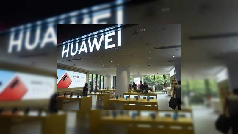 Huawei expulsa a empleados estadounidenses de su sede central 