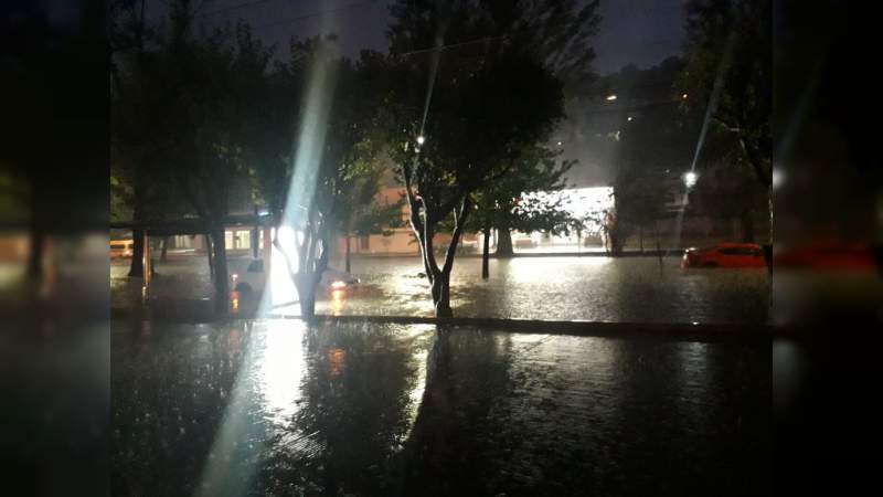 Intensas lluvias dejan inundaciones y encharcamientos en Morelia - Foto 1 