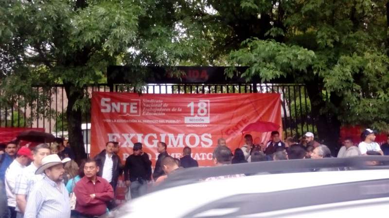 SNTE toma la Secretaría de Finanzas - Foto 0 
