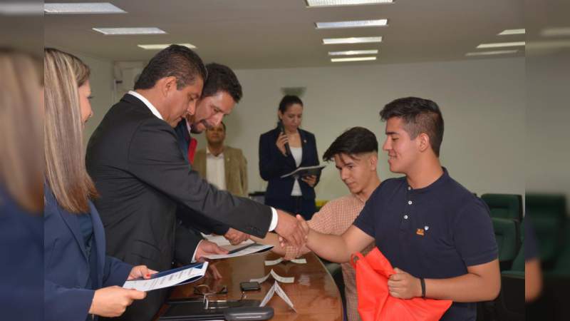 Reconocen a estudiantes del Bachillerato nicolaita que participaron en concurso Regional ANUIES - Foto 1 