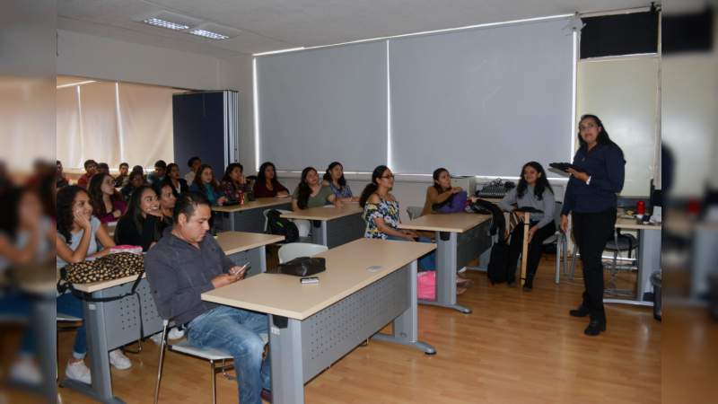 Imparten a estudiantes nicolaitas taller sobre un buen manejo de las finanzas personales - Foto 0 
