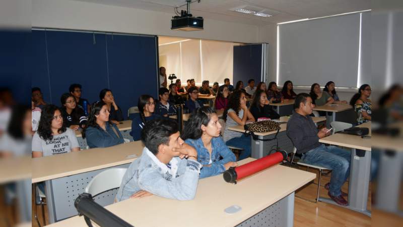 Imparten a estudiantes nicolaitas taller sobre un buen manejo de las finanzas personales - Foto 1 