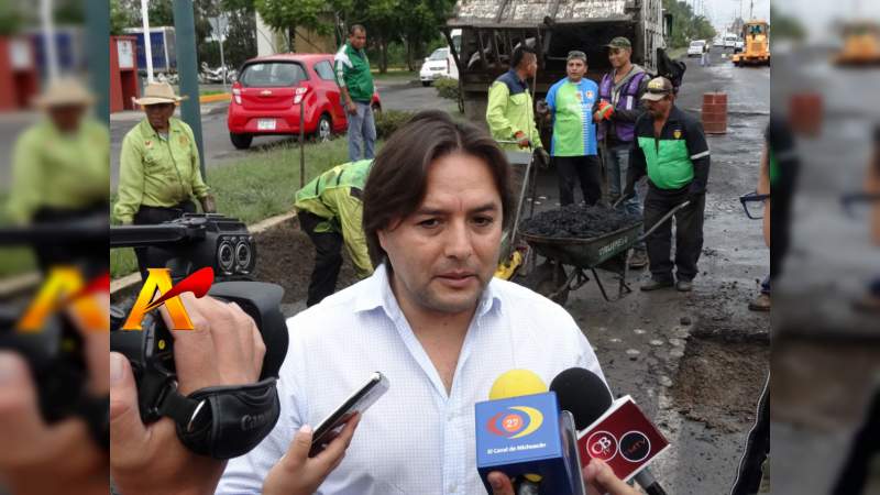 Secretario de Obras Públicas de Morelia de viaje y la ciudad llena de baches; Morón dice que no gasto en viáticos  