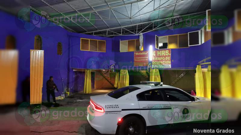 Catean motel en búsqueda de narcóticos y detienen a cuatro personas en Morelia, Michoacán - Foto 1 