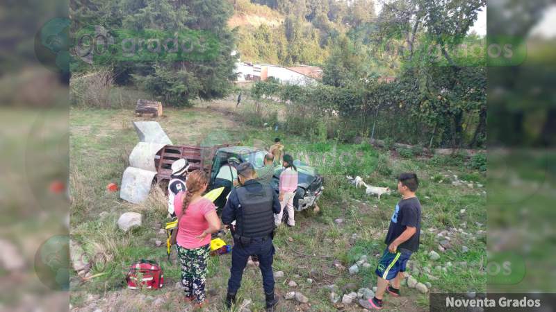 Deja un lesionado volcadura en la Zitácuaro - Toluca, en Michoacán 