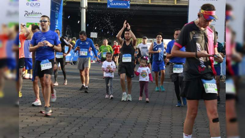 George Kipketer y Caroline Jebiwot refrendan supremacía Keniana en la carrera del día del padre   - Foto 1 