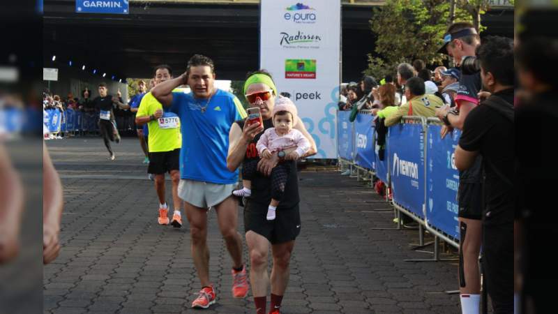 George Kipketer y Caroline Jebiwot refrendan supremacía Keniana en la carrera del día del padre   - Foto 2 