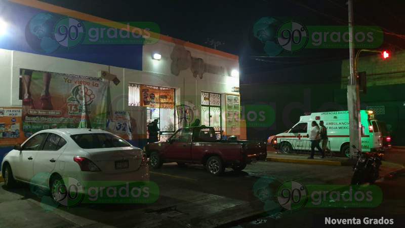 Asaltan a personal y clientes de una tienda departamental en Zamora, Michoacán - Foto 0 