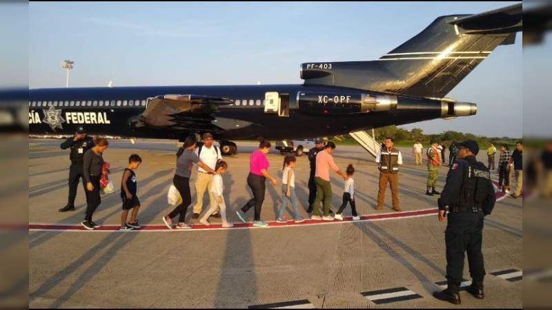 Migrantes prefieren viajar en avión que en coche: Selene Vázquez 