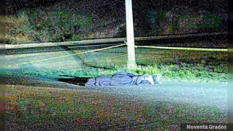 Hallan cuerpo encobijado sobre la carretera en Irapuato, Guanajuato  