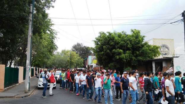 Arranca marcha de normalitas y universitarios en Morelia - Foto 1 