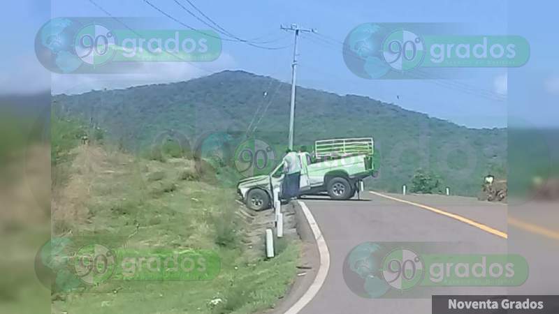 Volcadura en Huetamo, Michoacán, deja una persona lesionada 