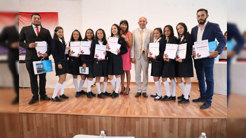 Estudiantes michoacanas ganan en el Abierto Nacional de Escoltas en Veracruz 