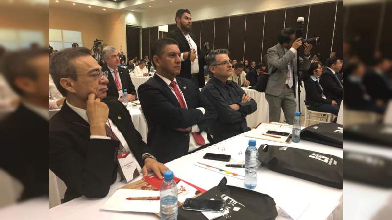 Invitan a egresados nicolaitas de arquitectura a titularse por medio del examen CENEVAL 