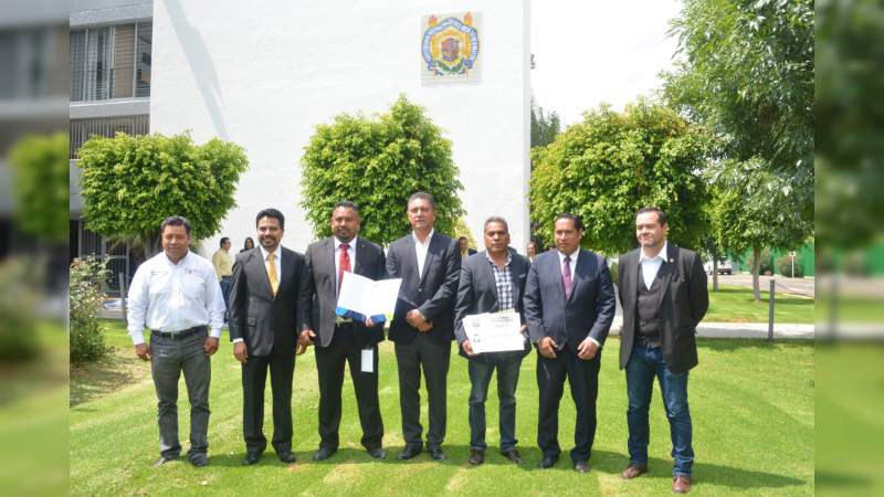 Entregan constancias a defensores públicos que estudiaron Purépecha - Foto 1 