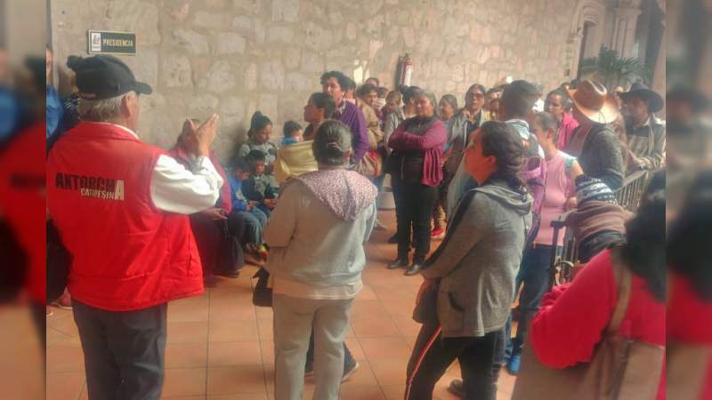 Morelianos del oriente de la ciudad buscan atención a sus demandas en ayuntamiento 