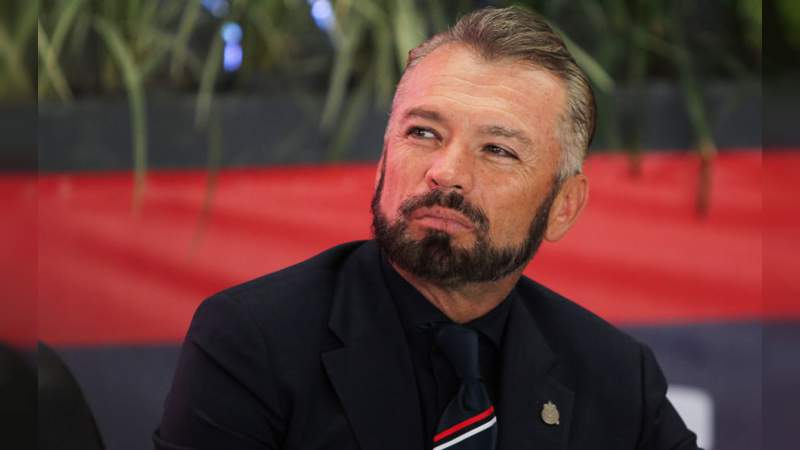 José Luis Higuera es despedido en Chivas 