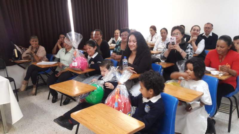 Egresan 180 alumnos del esquema “Sigamos Aprendiendo en el Hospital” 2018-2019 - Foto 2 