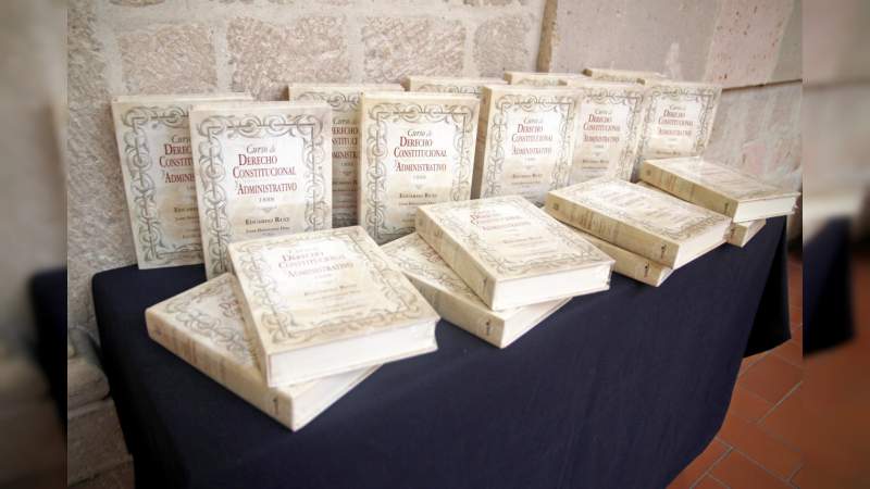 Presentan libro “Curso de derecho constitucional y administrativo 1888”. - Foto 0 