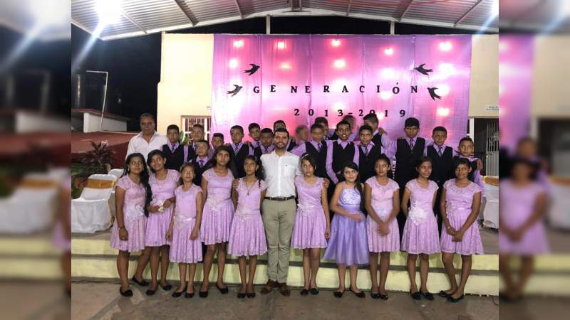 Octavio Ocampo se compromete a fortalecer sector educativo - Foto 1 