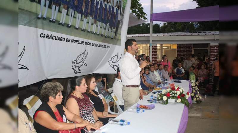 Octavio Ocampo se compromete a fortalecer sector educativo - Foto 2 