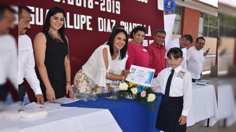 Estrenan taller de corte y confección estudiantes de la Secundaria Federal no. 2 de Apatzingán: IIFEEM - Foto 0 