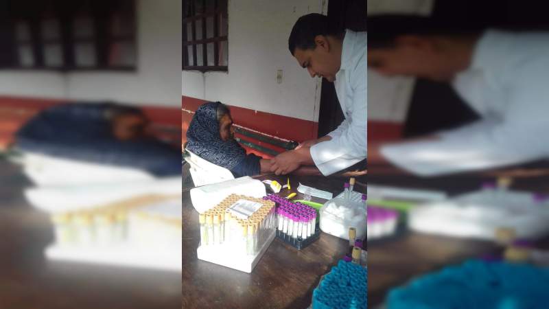 Araceli Saucedo pone en marcha laboratorio de análisis clínicos en comunidades y tenencias - Foto 0 