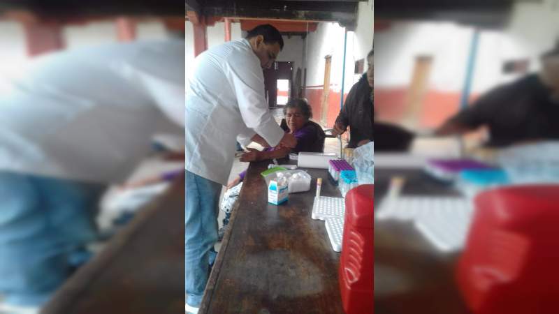 Araceli Saucedo pone en marcha laboratorio de análisis clínicos en comunidades y tenencias - Foto 1 