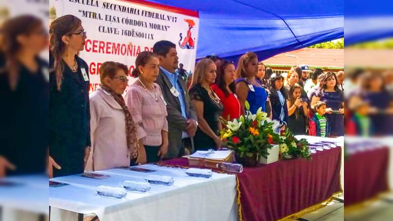 Secundaria moreliana impulsada por el Movimiento Antorchista finaliza ciclo escolar 