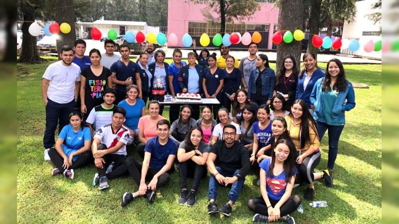 Con Torneo Relámpago de Futbol, celebra CREE el día del Terapeuta Físico - Foto 0 