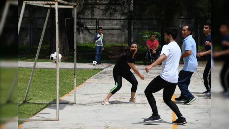 Con Torneo Relámpago de Futbol, celebra CREE el día del Terapeuta Físico - Foto 1 