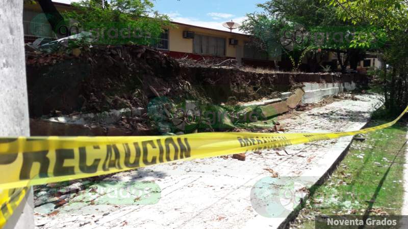 Fuerte lluvia deja severos daños materiales en escuela primaria de Lázaro Cárdenas, Michoacán  - Foto 1 