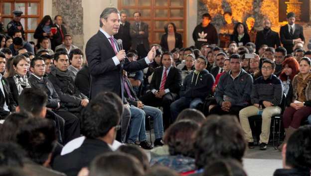 Mil millones de pesos para becas a educación superior tecnológica  